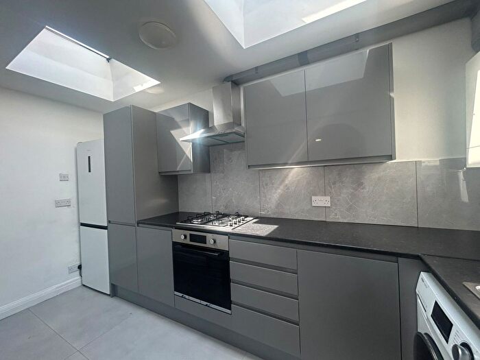4 Bedroom Semi-Detached House To Rent In Bedfont Lane, TW14