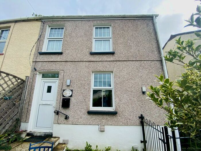 3 Bedroom House To Rent In Wellfield Terrace, Ferryside, SA17