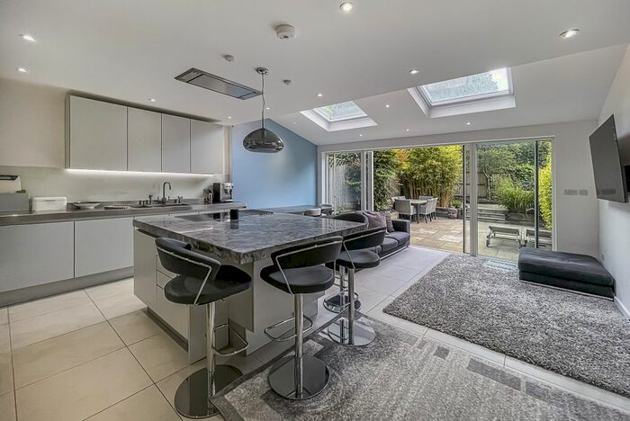 5 Bedroom Town House To Rent In Somerset Road, London, SW19