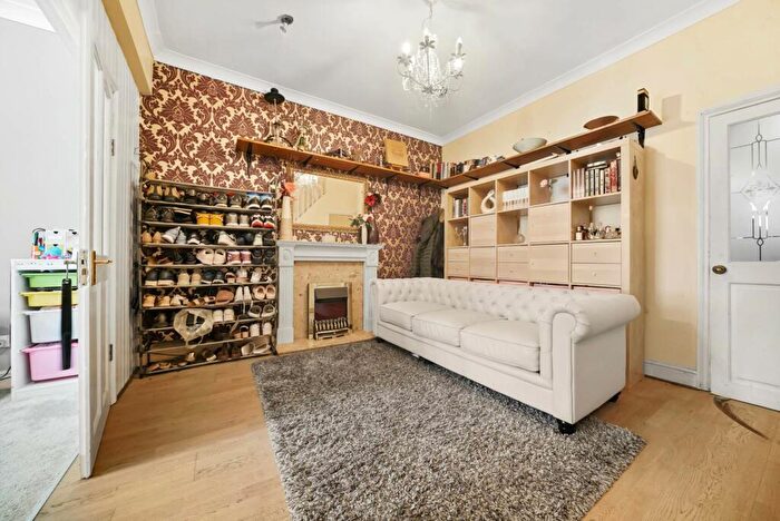 3 Bedroom House For Sale In Sunnyside Road, Leyton, E10
