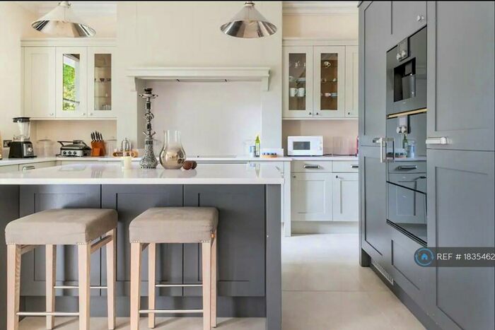 2 Bedroom Flat To Rent In Fitzjohns Avenue, London, NW3