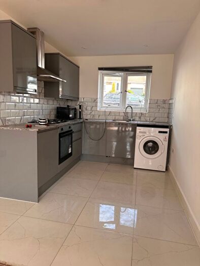 4 Bedroom Semi-Detached House To Rent In Mowbrays Road, Romford, RM5