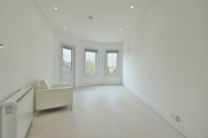 1 Bedroom Flat To Rent In Gainsborough Road, Woodside Park, N12