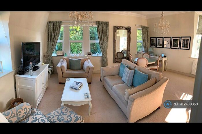 2 Bedroom Flat To Rent In Lady Park Avenue, Bingley, BD16