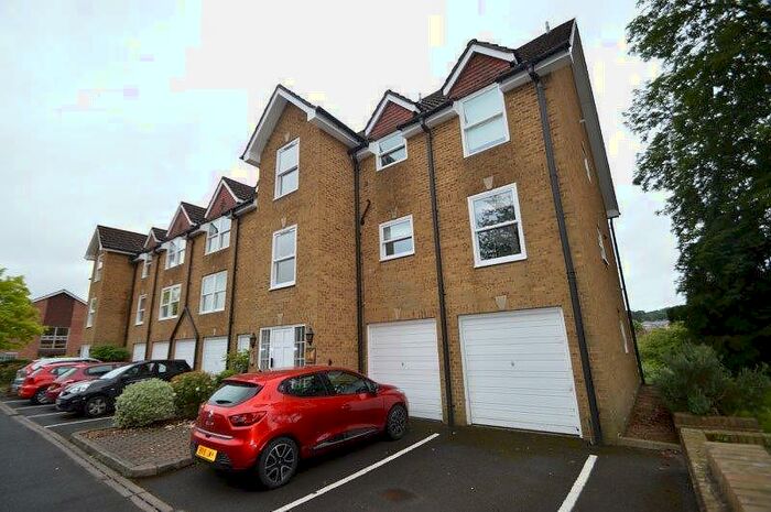 1 Bedroom Apartment To Rent In Bedroom Ground Floor Apartment In Godalming, GU7