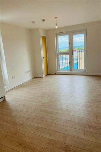 2 Bedroom Flat To Rent In South Carron Wynd, Edinburgh, EH6