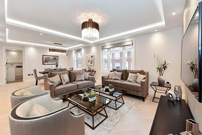 4 Bedroom Flat To Rent In Cumberland Mansions, George Street, Marylebone, W1H