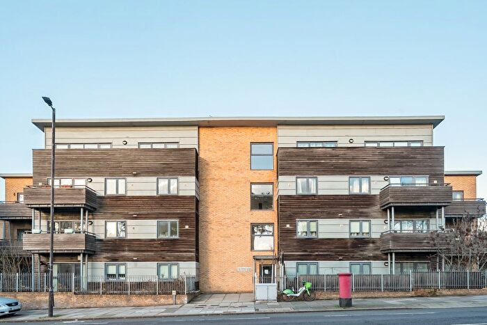 2 Bedroom Flat For Sale In Charlton Road, London, SE7