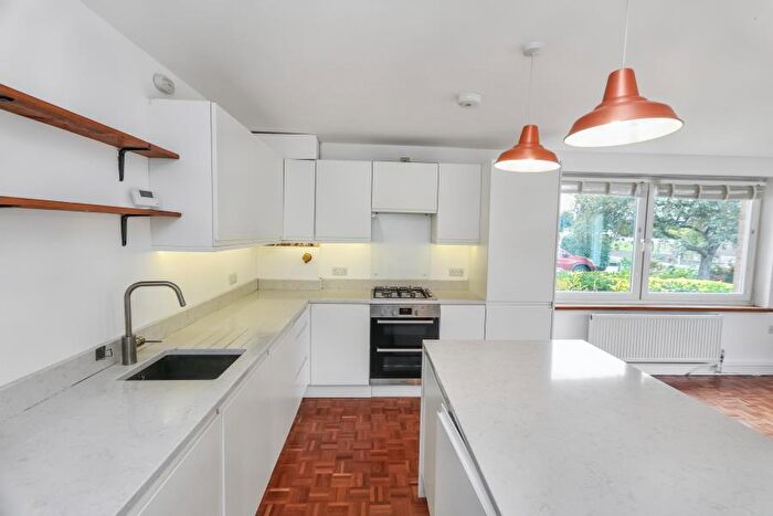 2 Bedroom Apartment To Rent In Grove Road, Surbiton, KT6