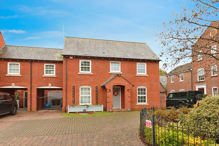 4 Bedroom Semi Detached House For Sale In Fernhill Place, Sherfield-On-Loddon, Hook, Hampshire, RG27