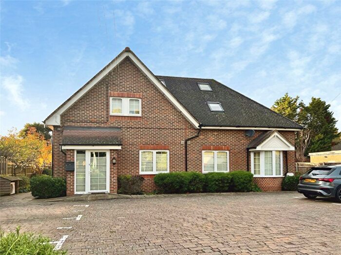 2 Bedroom Maisonette To Rent In Upper Halliford Road, Shepperton, Surrey, TW17