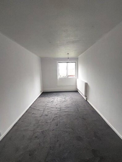 2 Bedroom Flat To Rent In Hundred Acre, London, NW9