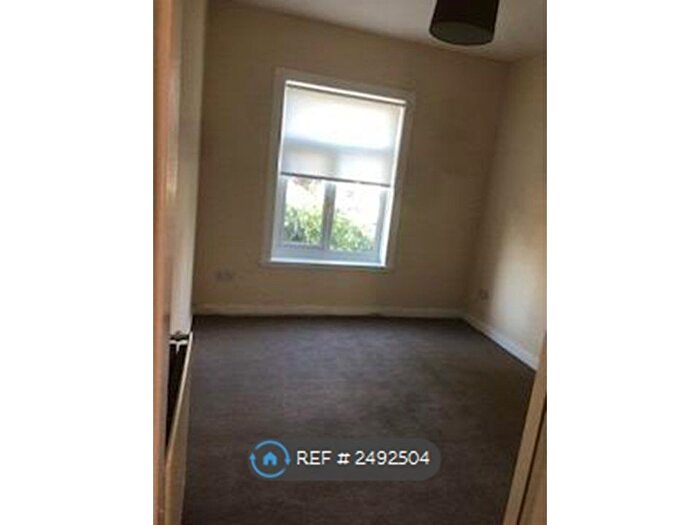 3 Bedroom Flat To Rent In Kingsbridge Drive, Kings Park, Glasgow, G73