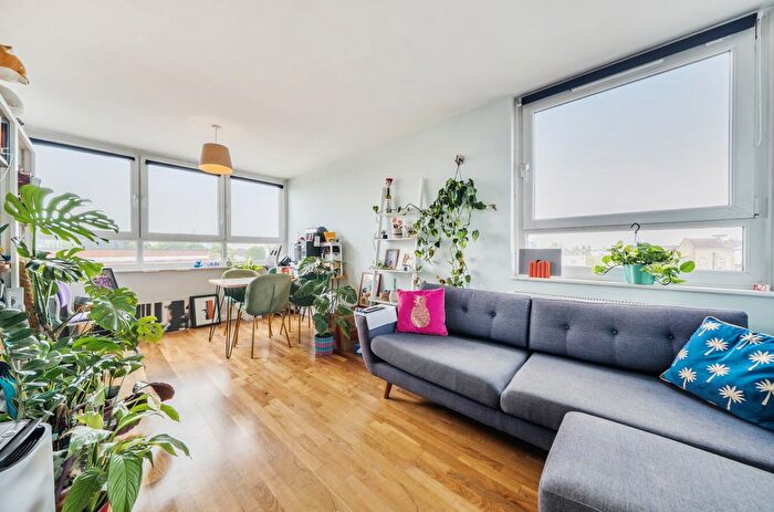 2 Bedroom Flat For Sale In Roman Road, London, E2