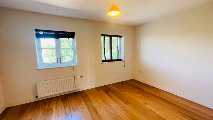 4 Bedroom Semi-Detached House To Rent In Reservoir Way, Ilford, IG6