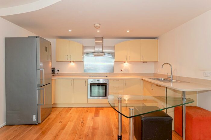 2 Bedroom Flat To Rent In Westminster Bridge Road, London, SE1