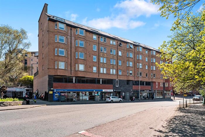 2 Bedroom Flat For Sale In / Queen Margaret Drive, North Kelvinside, G20