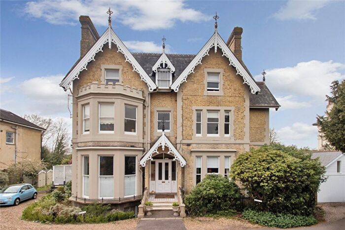 2 Bedroom Flat For Sale In Frant Road, Tunbridge Wells, Kent, TN2