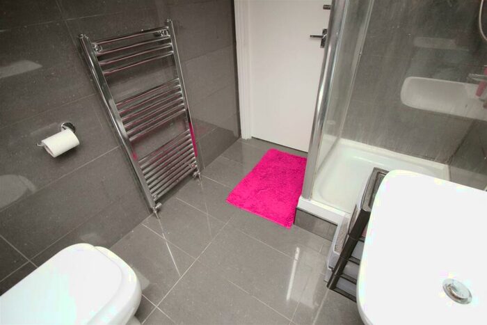 6 Bedroom House To Rent In Victoria Road, Hyde Park, Leeds, LS6
