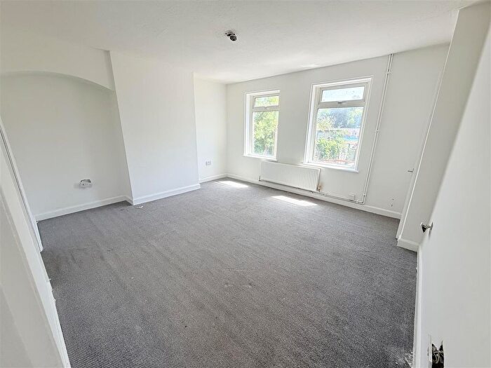 3 Bedroom End Of Terrace House To Rent In Beaufoy Road, Dover, CT17