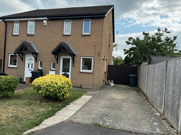 2 Bedroom Semi-Detached House To Rent In Rudland Close Thatcham, RG19