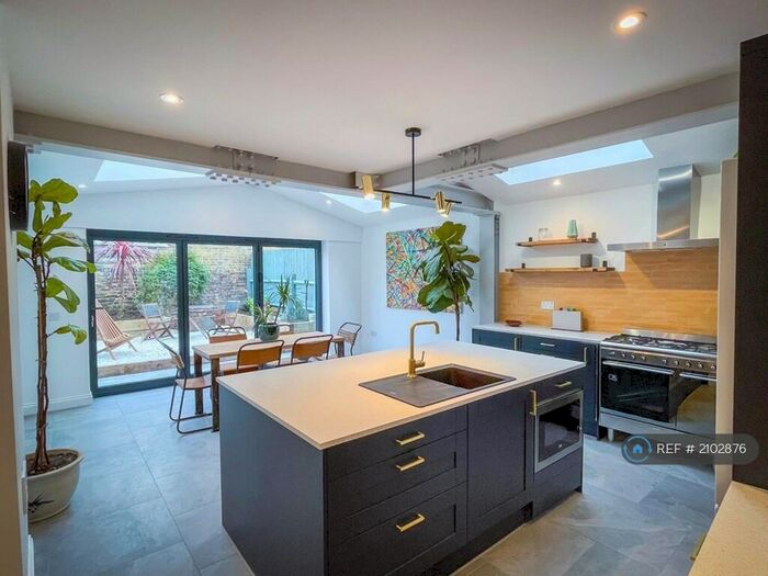 2 Bedroom Maisonette To Rent In A, London, SE15