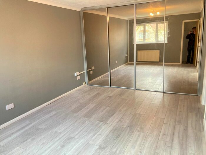 1 Bedroom Flat To Rent In Very Near The Avenue Area, Pinner Hatch End, HA5