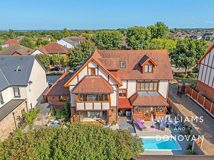 6 Bedroom Detached House For Sale In Rayleigh Avenue, Leigh-on-Sea, SS9