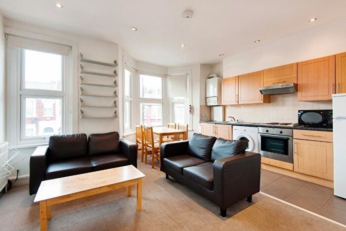2 Bedroom Flat To Rent In Effingham Road, Haringey, London, N8
