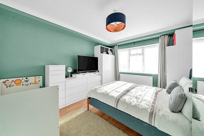 3 Bedroom End Of Terrace House For Sale In Farmfield Road, Bromley, BR1