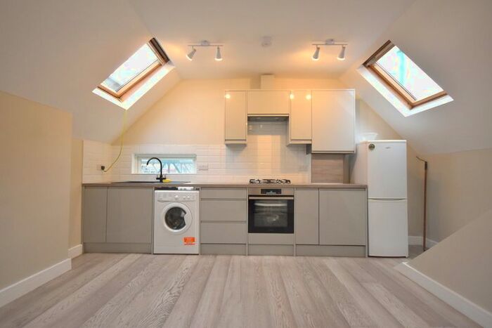 2 Bedroom Flat To Rent In Mitcham Road, Tooting, SW17