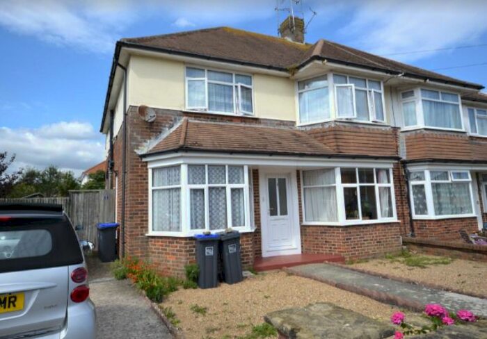 2 Bedroom Flat To Rent In Chesham Close, Goring-By-Sea, Worthing, BN12