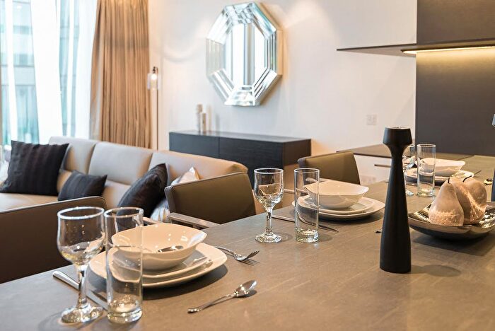 2 Bedroom Flat To Rent In Buckingham Palace Road, London, SW1W
