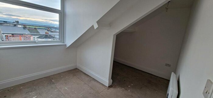2 Bedroom Apartment To Rent In / Woodland Terrace Flat, PL4