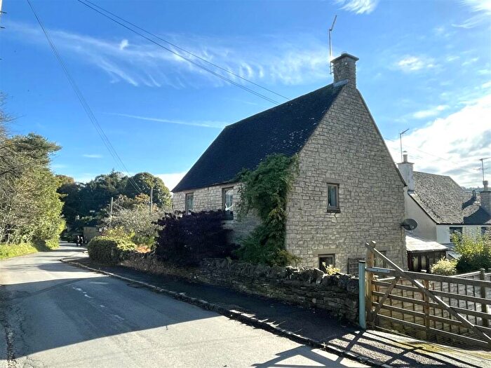 3 Bedroom Link Detached House For Sale In Wyatt Court, Shipton Oliffe, Cheltenham, GL54
