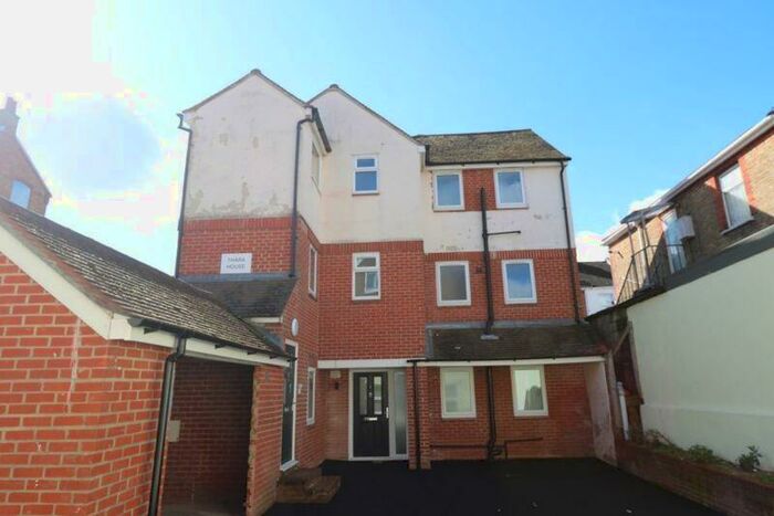 2 Bedroom Apartment To Rent In Upper Green Street, High Wycombe, HP11