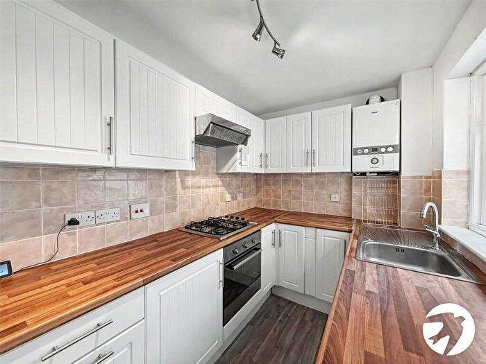 2 Bedroom End Of Terrace House To Rent In Edinburgh Road, Chatham, Kent, ME4
