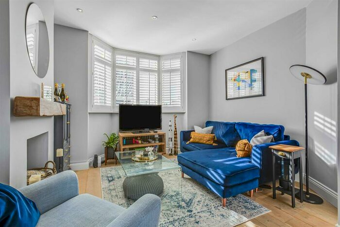 2 Bedroom Flat To Rent In Shalstone Road, East Sheen, SW14