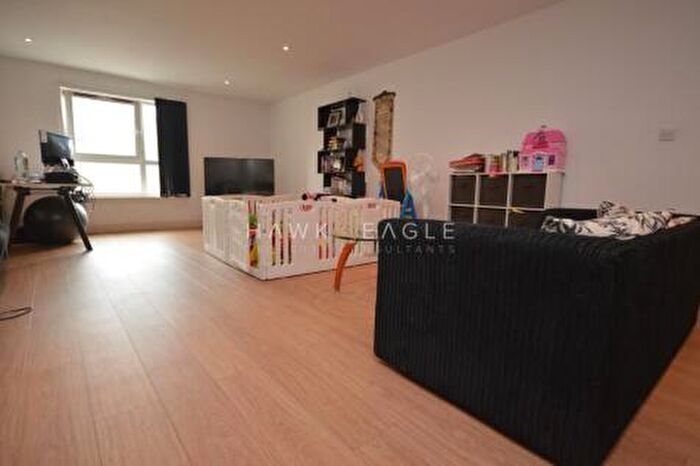 2 Bedroom Flat To Rent In London, E14