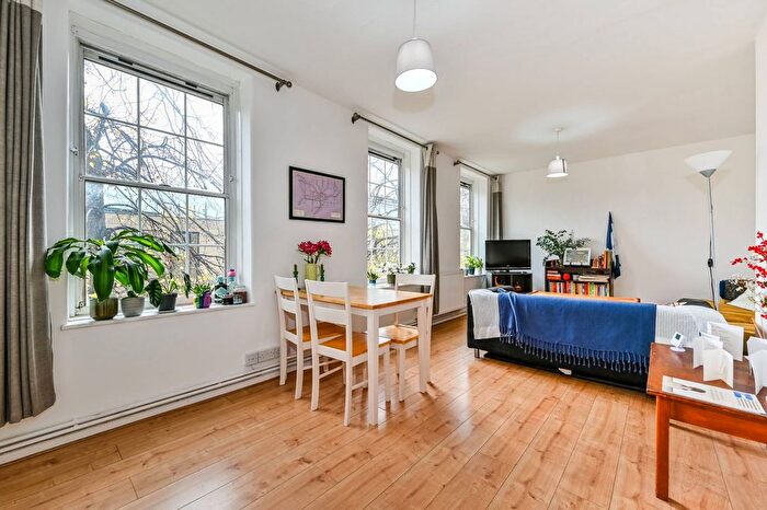 3 Bedroom Flat To Rent In Radford House, Holloway, London, N7