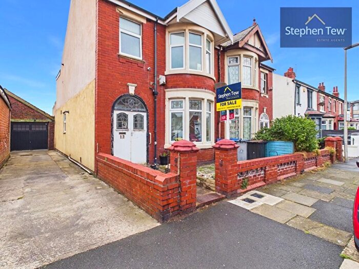 2 Bedroom Flat For Sale In Trent Road, Blackpool, FY4