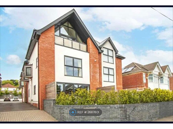 2 Bedroom Flat To Rent In Air, Poole, BH14