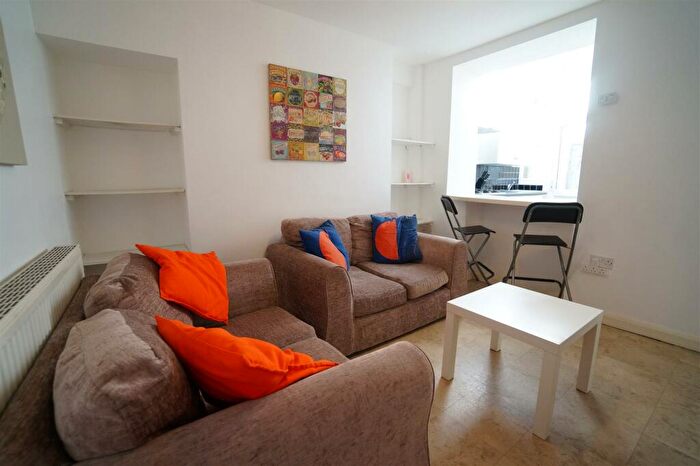 4 Bedroom House To Rent In Caellepa, Bangor, LL57