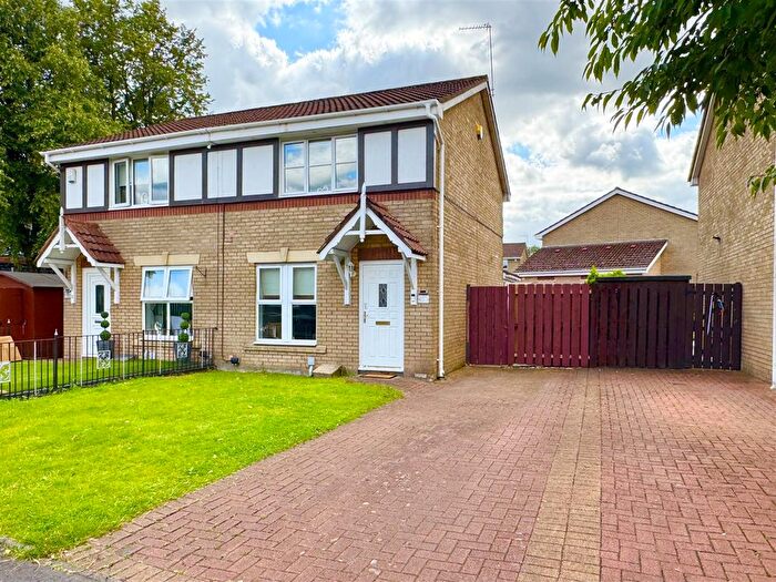 3 Bedroom Semi-Detached House For Sale In Battles Burn Gate, Glasgow, G32