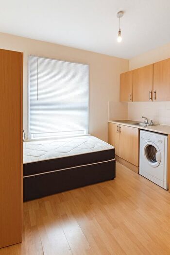 Studio To Rent In Woodland Road, New Southgate, N11