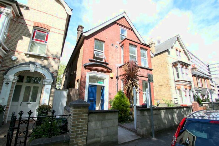 1 Bedroom Apartment To Rent In Fairfield West, Kingston Upon Thames, KT1