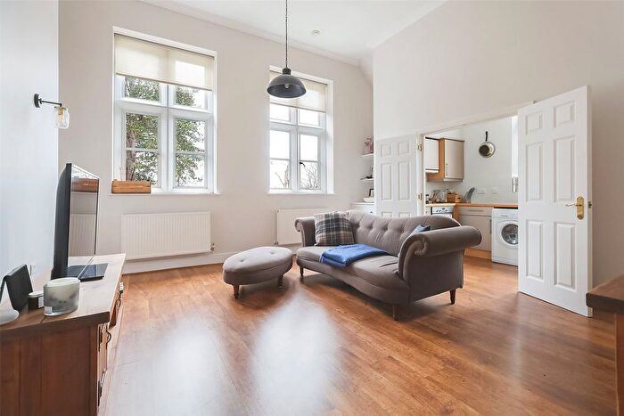 2 Bedroom Flat For Sale In Lavender Close, Leatherhead, Surrey, KT22