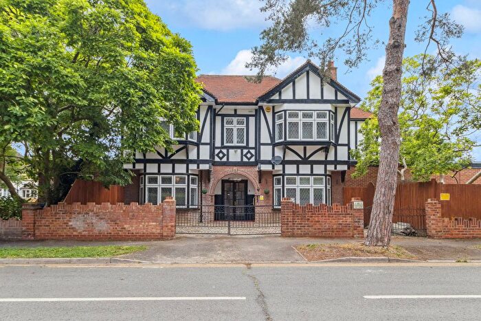 5 Bedroom Detached House For Sale In Hillview Road, Pinner, HA5