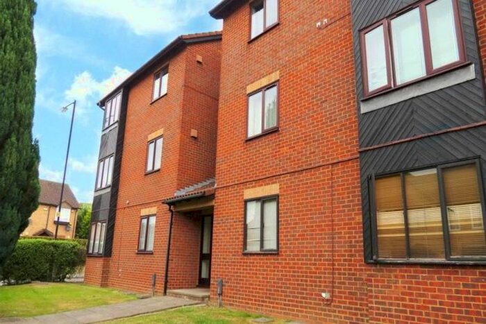 1 Bedroom Flat To Rent In Bruce Close, Cippenham, Slough, Berkshire, SL1
