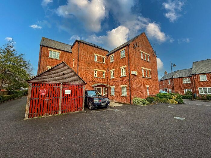 2 Bedroom Flat To Rent In Massingham Park, Taunton, TA2